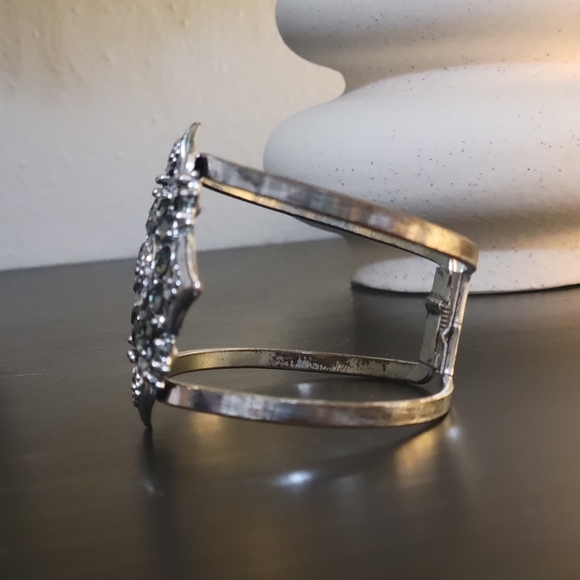 EXPRESS Cuff - Picture 4 of 6